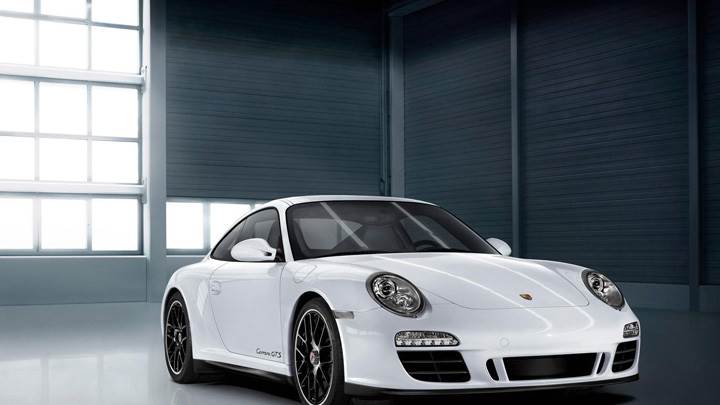 Porsche Carrera GTS In White Front Pose